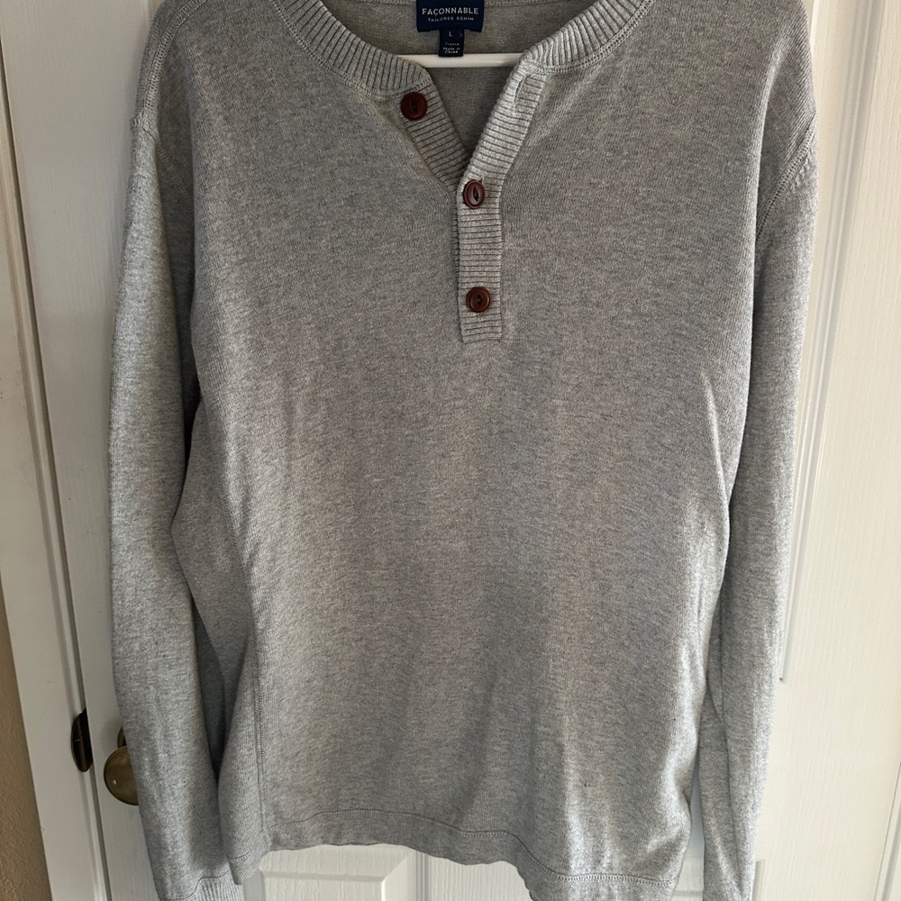 Faconnable Mens Gray Sweater
Size Large
3 button
Great Quality!